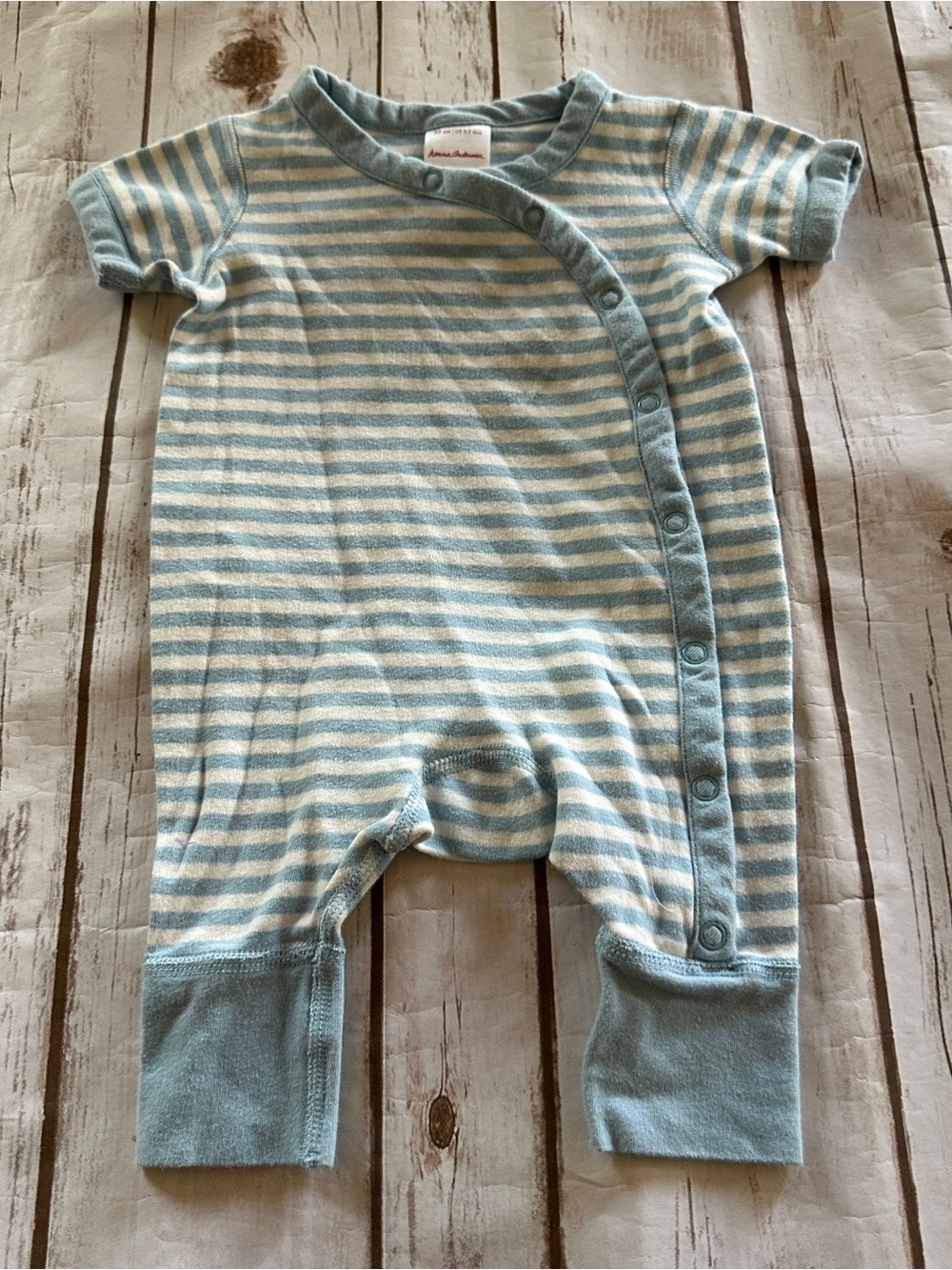 Hanna Andersson blue and white striped cotton romper fair pilling
Size 50 months